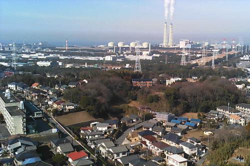 蔵並地区から見る里山に囲まれた工業都市の写真