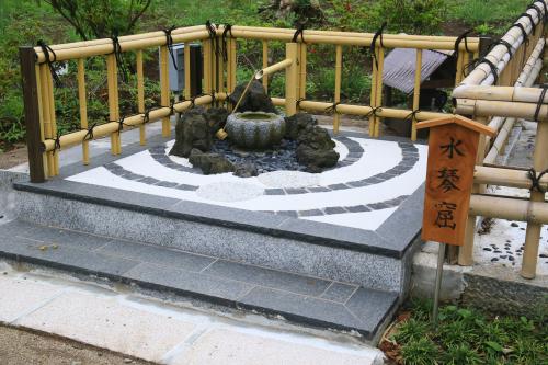 水琴窟の音色が聴こえるお寺の写真