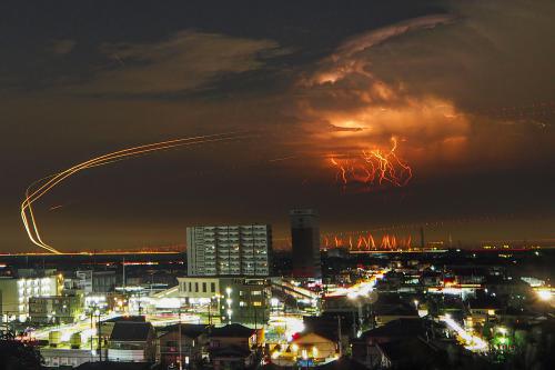 台風15号による停電とカミナリの写真