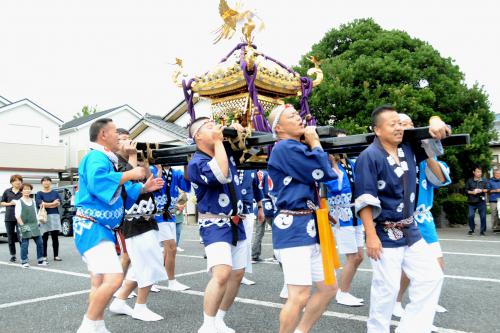 神明神社みこし祭りの写真