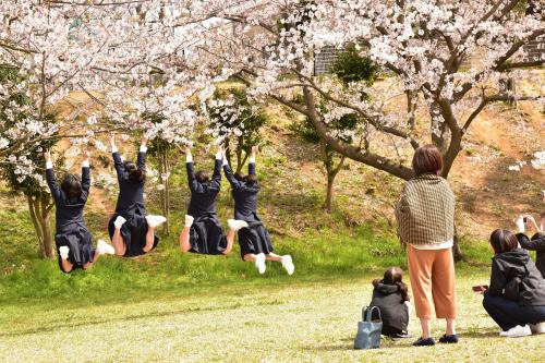 明日へジャンプの画像