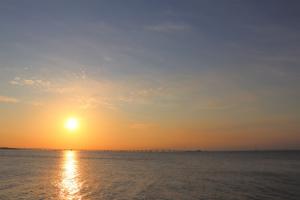 袖ケ浦海浜公園から見た夕日の画像