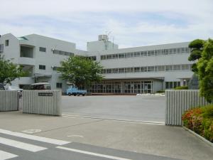 根形小学校