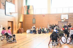 車椅子バスケ体験会の写真