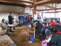 田んぼの学校説明会に参加する公募家族の写真