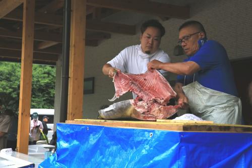 「tassoの森」で“マグロ解体ショー”3