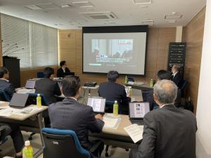 視察の様子の写真