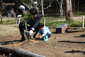記念植樹の様子