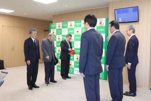 共栄運輸寄附贈呈式の写真