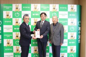共栄運輸寄附贈呈式の写真