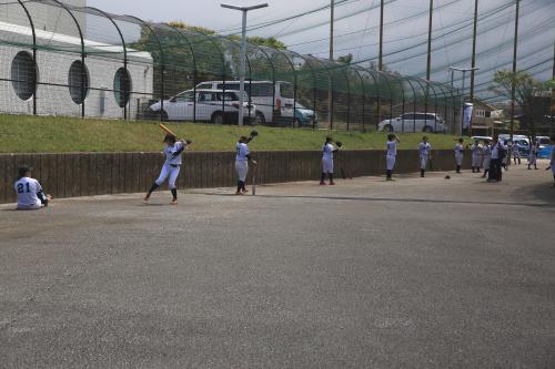 「女子硬式野球」試合行われる