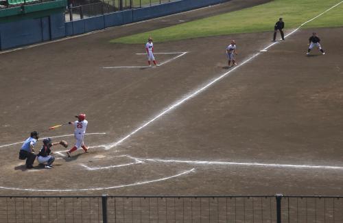 「女子硬式野球」試合行われる
