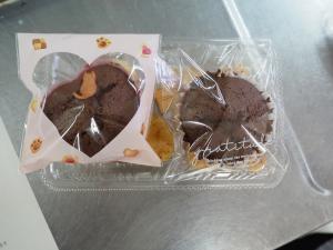 持ち帰り用に包装されたお菓子の写真