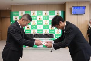 袖ケ浦電業会　ポータブル電源贈呈式の写真