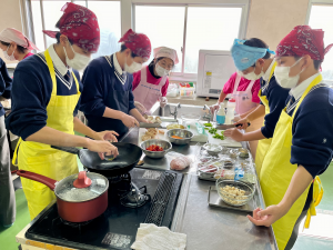 袖ヶ浦高校調理実習の様子
