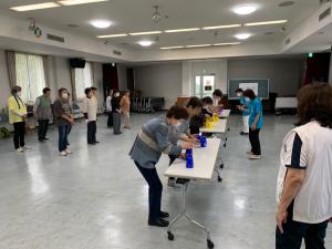 カップスタックスリレーを実施している様子