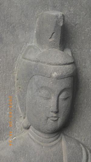 石仏の様々な顔