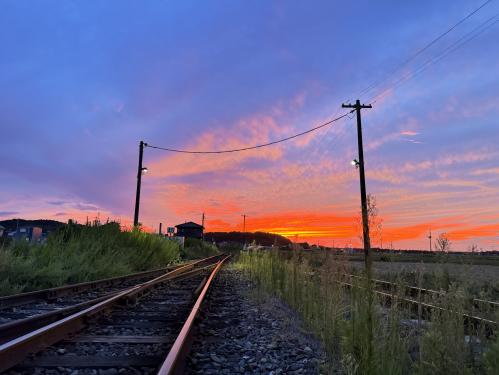 踏切から見る横田の夕焼け