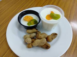 牛乳ようかんと茹で落花生が完成した写真