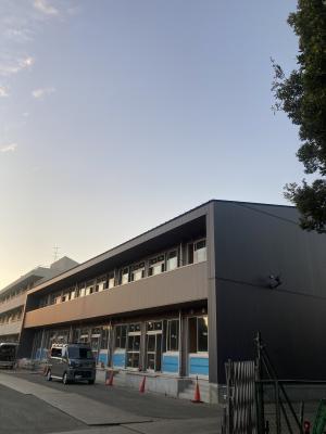 増築中の昭和中学校