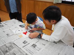 凧作りの様子１