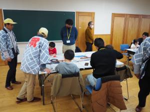 凧作りの様子２