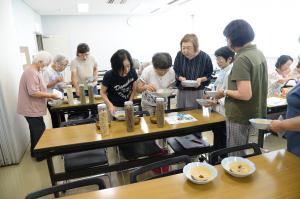 入浴剤を作っている写真