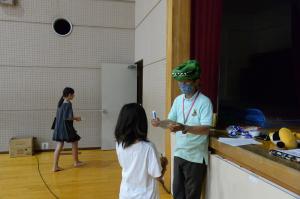 謎解きの答えを導くアイテムをゲットしている写真