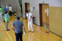 スズランテープを使って住居スペースの区画を作っている写真