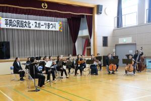 袖ヶ浦交響楽団による演奏の写真