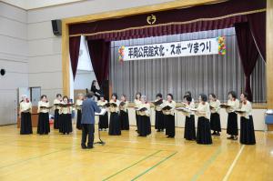 童謡を歌う会さくらんぼによる合唱の写真