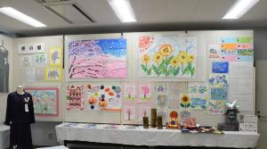 柊の郷による絵画等の展示作品の写真