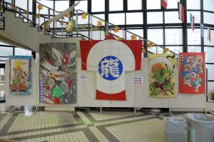 伝統工芸保存会による凧の展示の写真