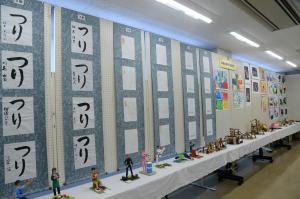 平岡小学校の子どもたちによる展示作品の写真