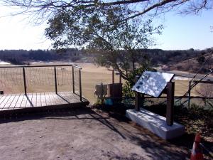 解説看板設置の様子