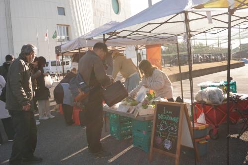 市民会館で朝市はじまる!?