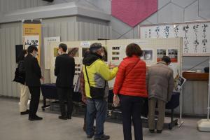 山野貝塚展示解説の様子