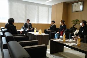 市長と一緒にティータイムの様子