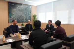 市長と一緒にティータイムの様子