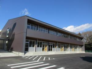 昭和中学校増築校舎の南側外観