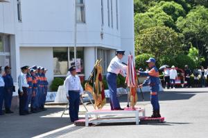 優勝旗返還の様子