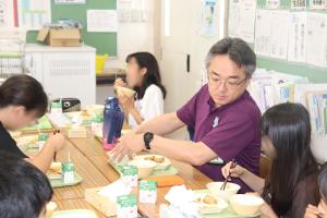 給食懇談会の様子