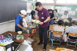 給食懇談会の様子