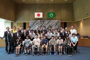 駅頭啓発の様子