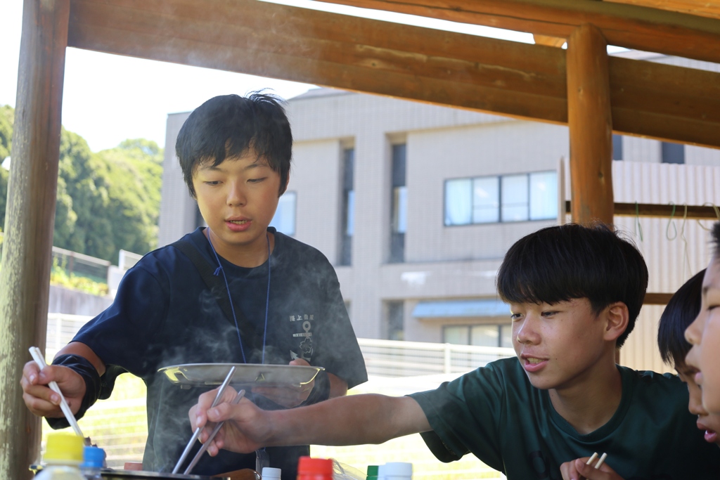 食事中