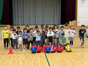 プラズマカーで遊んでいた子供たちの集合写真