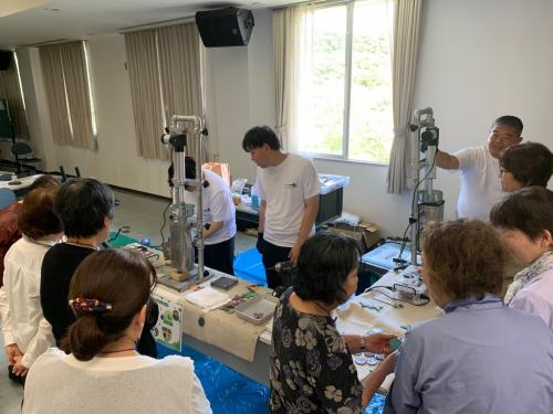 ペットボトルキャップを原料にメダル造り