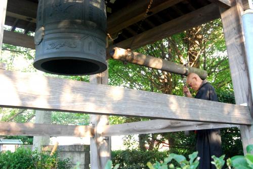 毎朝、鐘の音が聞こえる寺