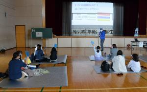 防災クイズをしている写真