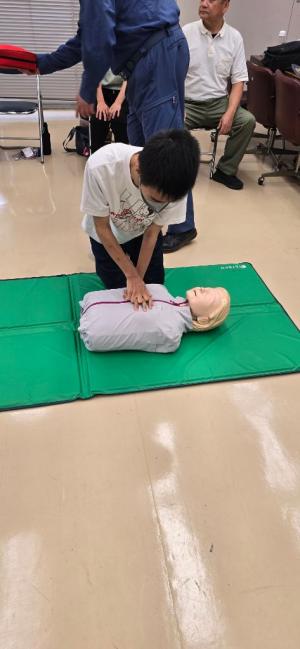 胸骨圧迫中